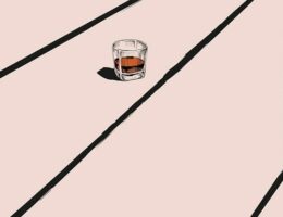 Sulla copertina diQuando tutto è detto di Anne Griffin c'è il disegno di un bicchiere di whiskey appoggiato sul bancone di un bar
