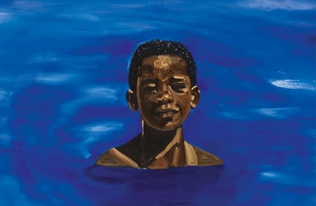 Sulla copertina di Tra le onde di Namwali Serpell c'è un ragazzino nero che emerge da una distesa di mare blu